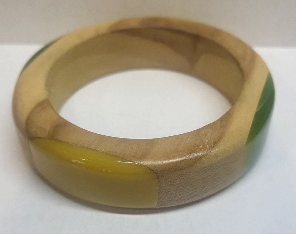 Tory Burch Wood Yellow & Green Resin Bangle Wooden 2 Tone Tan 7.5 inch wrist